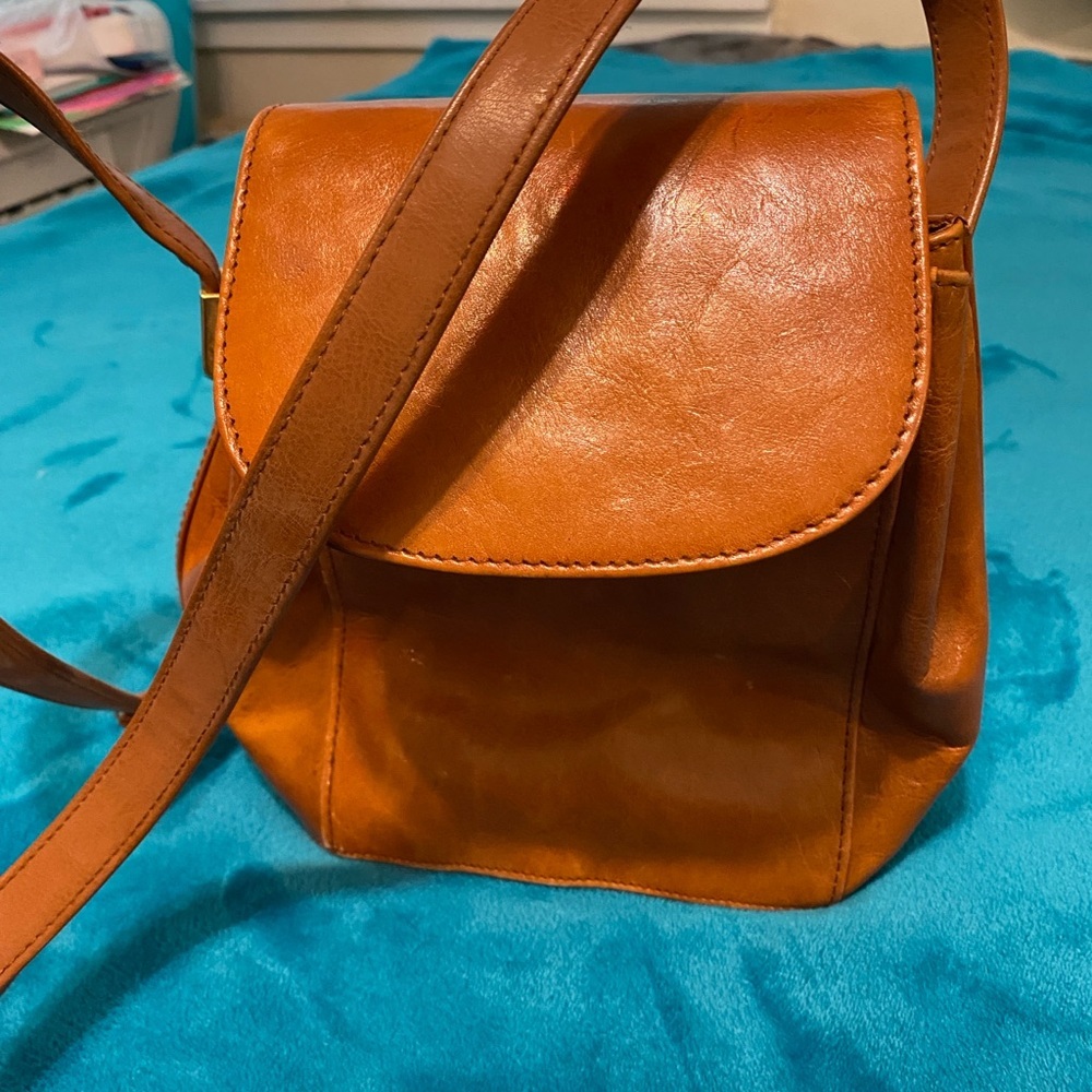 Chic Black Leather Crossbody Bag with Adjustable Strap